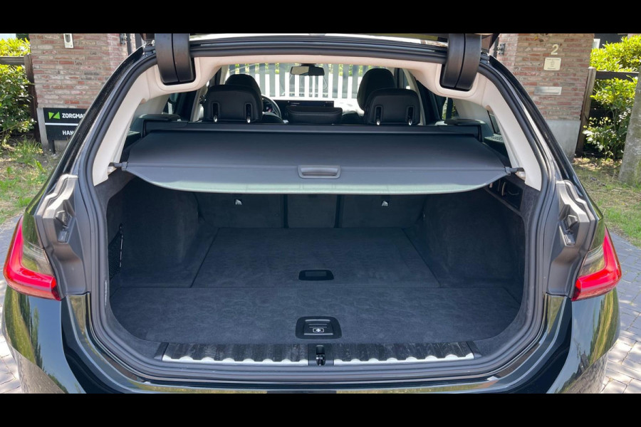 BMW 3 Serie Touring 318i Facelift model | Sportstoelen | 19 Inch | NL-Auto |