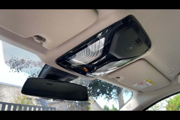 BMW 3 Serie Touring 318i Facelift model | Sportstoelen | 19 Inch | NL-Auto |