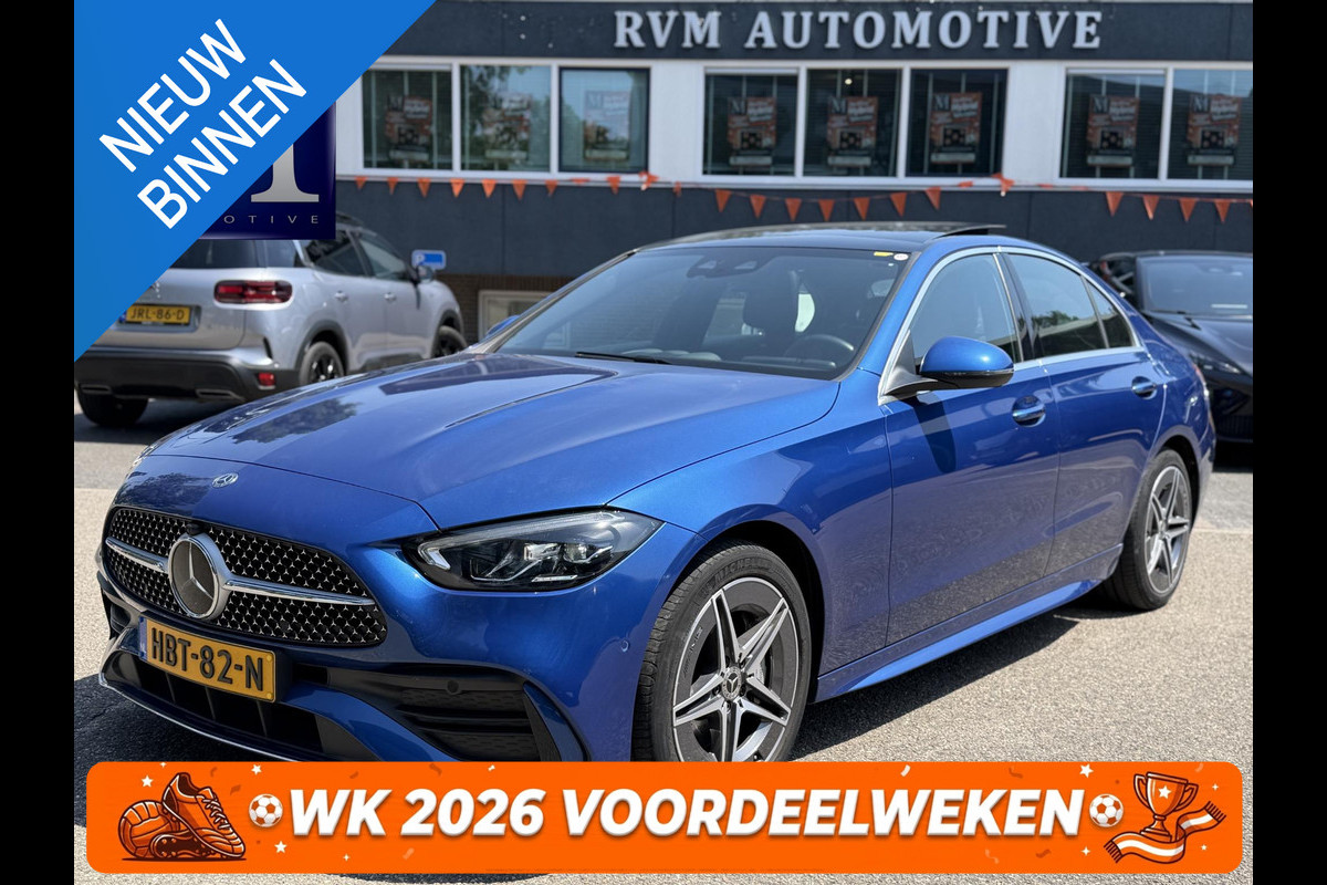 Mercedes-Benz C-Klasse 300 e AMG Line Limited PHEV | VAN € 42.900,- VOOR € 39.877,- | UW WK-VOORDEEL: € 3.023,- | PANORAMADAK | DISTRONIC (ACC) | ACHTERUITRIJCAMERA | DODEHOEKASSISTENT | AMBIENT LIGHTING | MERCEDES-DEALER ONDERHOUDEN | RIJKLAAR MET 12 MAANDEN BOVAG GARANTIE |