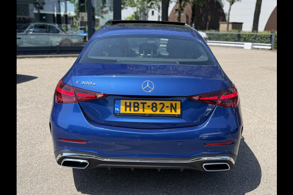Mercedes-Benz C-Klasse 300 e AMG Line Limited PHEV | VAN € 42.900,- VOOR € 39.877,- | UW WK-VOORDEEL: € 3.023,- | PANORAMADAK | DISTRONIC (ACC) | ACHTERUITRIJCAMERA | DODEHOEKASSISTENT | AMBIENT LIGHTING | MERCEDES-DEALER ONDERHOUDEN | RIJKLAAR MET 12 MAANDEN BOVAG GARANTIE |
