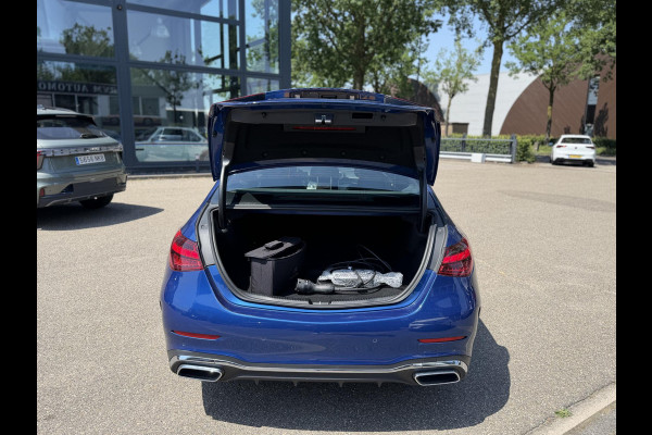 Mercedes-Benz C-Klasse 300 e AMG Line Limited PHEV | VAN € 42.900,- VOOR € 39.877,- | UW WK-VOORDEEL: € 3.023,- | PANORAMADAK | DISTRONIC (ACC) | ACHTERUITRIJCAMERA | DODEHOEKASSISTENT | AMBIENT LIGHTING | MERCEDES-DEALER ONDERHOUDEN | RIJKLAAR MET 12 MAANDEN BOVAG GARANTIE |