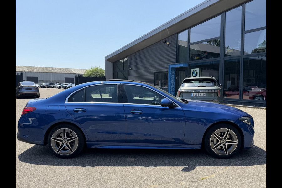 Mercedes-Benz C-Klasse 300 e AMG Line Limited PHEV | VAN € 42.900,- VOOR € 39.877,- | UW WK-VOORDEEL: € 3.023,- | PANORAMADAK | DISTRONIC (ACC) | ACHTERUITRIJCAMERA | DODEHOEKASSISTENT | AMBIENT LIGHTING | MERCEDES-DEALER ONDERHOUDEN | RIJKLAAR MET 12 MAANDEN BOVAG GARANTIE |
