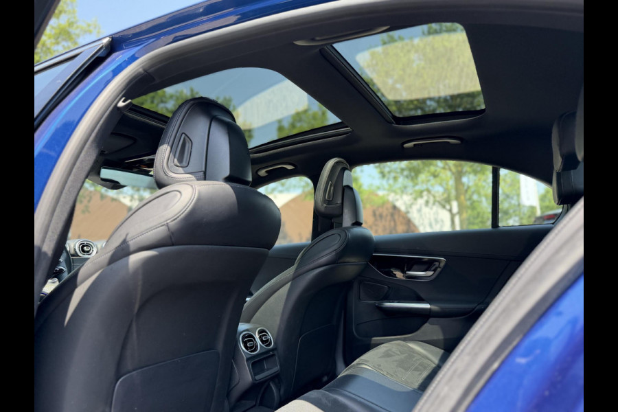 Mercedes-Benz C-Klasse 300 e AMG Line Limited PHEV | VAN € 42.900,- VOOR € 39.877,- | UW WK-VOORDEEL: € 3.023,- | PANORAMADAK | DISTRONIC (ACC) | ACHTERUITRIJCAMERA | DODEHOEKASSISTENT | AMBIENT LIGHTING | MERCEDES-DEALER ONDERHOUDEN | RIJKLAAR MET 12 MAANDEN BOVAG GARANTIE |