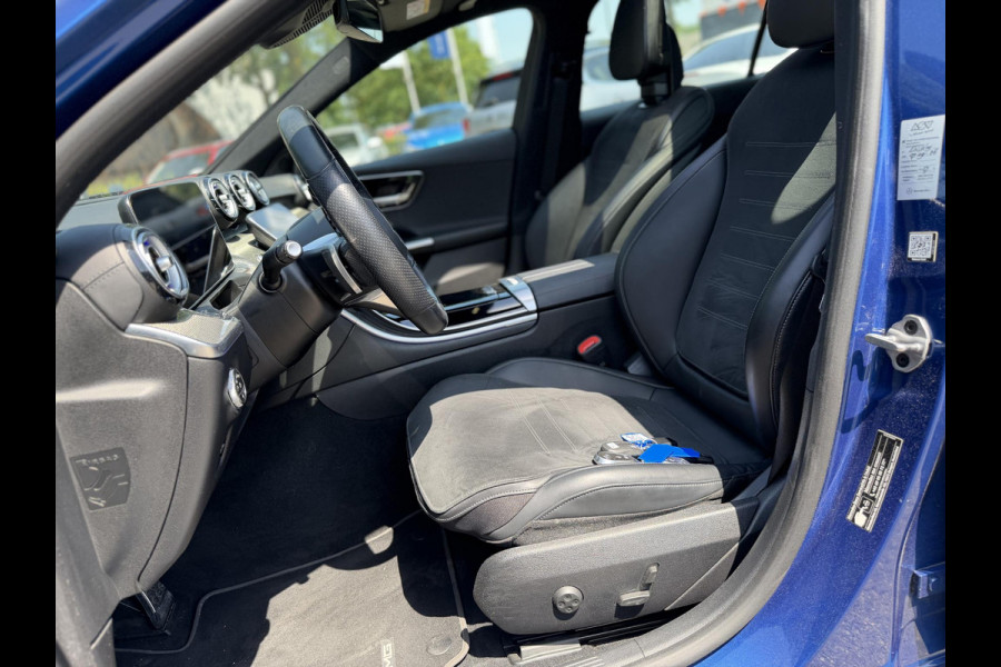 Mercedes-Benz C-Klasse 300 e AMG Line Limited PHEV | VAN € 42.900,- VOOR € 39.877,- | UW WK-VOORDEEL: € 3.023,- | PANORAMADAK | DISTRONIC (ACC) | ACHTERUITRIJCAMERA | DODEHOEKASSISTENT | AMBIENT LIGHTING | MERCEDES-DEALER ONDERHOUDEN | RIJKLAAR MET 12 MAANDEN BOVAG GARANTIE |