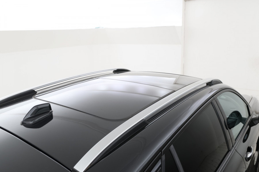 Lynk & Co 01 1.5 360 Graden, Navigatie, Climate, Full black