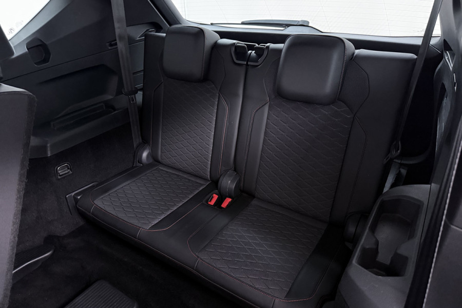 Seat Tarraco 1.5 TSI FR Business Intense 7p. (PANORAMADAK, TREKHAAK WEGKLAPBAAR, STOEL-/STUURVERWARMING, 360 CAMERA, MEMORY SEATS)
