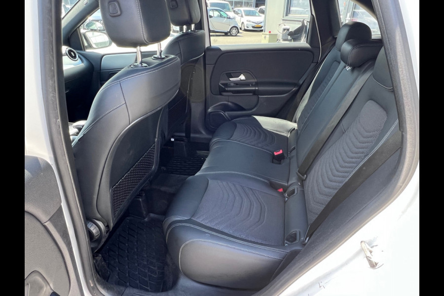 Mercedes-Benz B-Klasse 200d / AUTOMAAT / CAMERA / NAP / LEER / XENON / TELEFOON / 1e EIGENAAR