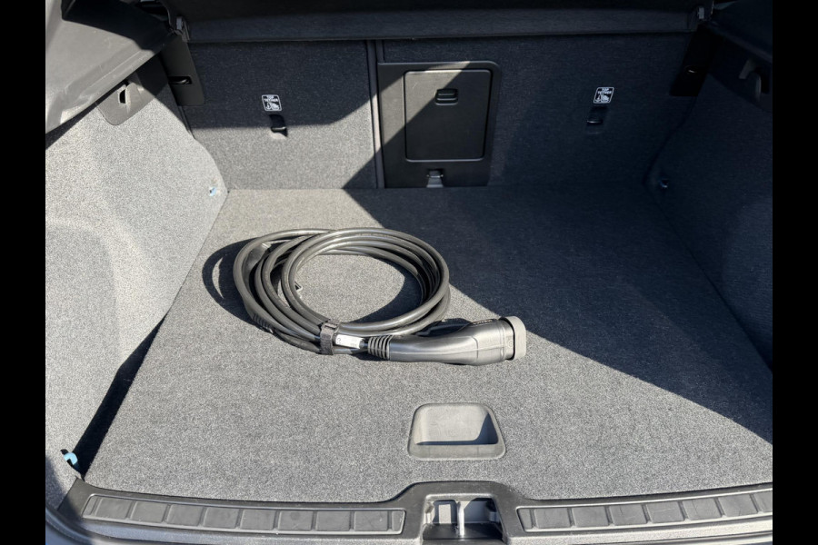 Volvo XC40 Recharge Core 70 kWh SOH: 96% VAN: 32.900,- VOOR: 30.877,- UW WKVOORDEEL: 2.023,- | DEALER ONDERHOUDEN | RIJKLAARPRIJS incl. 12mnd BOVAG
