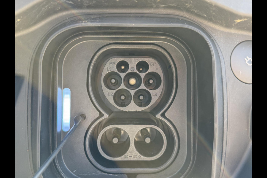 Volvo XC40 Recharge Core 70 kWh SOH: 96% VAN: 32.900,- VOOR: 30.877,- UW WKVOORDEEL: 2.023,- | DEALER ONDERHOUDEN | RIJKLAARPRIJS incl. 12mnd BOVAG