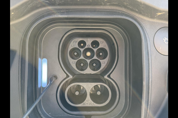 Volvo XC40 Recharge Core 70 kWh SOH: 96% VAN: 32.900,- VOOR: 30.877,- UW WKVOORDEEL: 2.023,- | DEALER ONDERHOUDEN | RIJKLAARPRIJS incl. 12mnd BOVAG