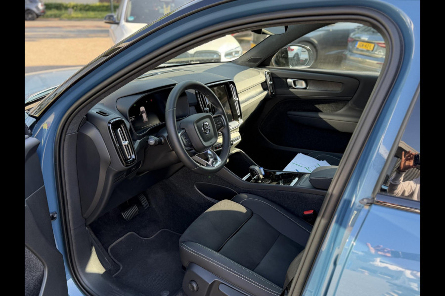 Volvo XC40 Recharge Core 70 kWh SOH: 96% VAN: 32.900,- VOOR: 30.877,- UW WKVOORDEEL: 2.023,- | DEALER ONDERHOUDEN | RIJKLAARPRIJS incl. 12mnd BOVAG