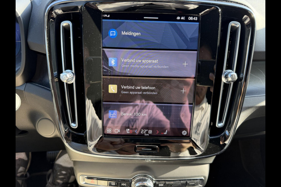 Volvo XC40 Recharge Core 70 kWh SOH: 96% VAN: 32.900,- VOOR: 30.877,- UW WKVOORDEEL: 2.023,- | DEALER ONDERHOUDEN | RIJKLAARPRIJS incl. 12mnd BOVAG
