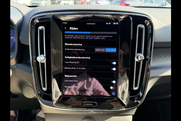Volvo XC40 Recharge Core 70 kWh SOH: 96% VAN: 32.900,- VOOR: 30.877,- UW WKVOORDEEL: 2.023,- | DEALER ONDERHOUDEN | RIJKLAARPRIJS incl. 12mnd BOVAG
