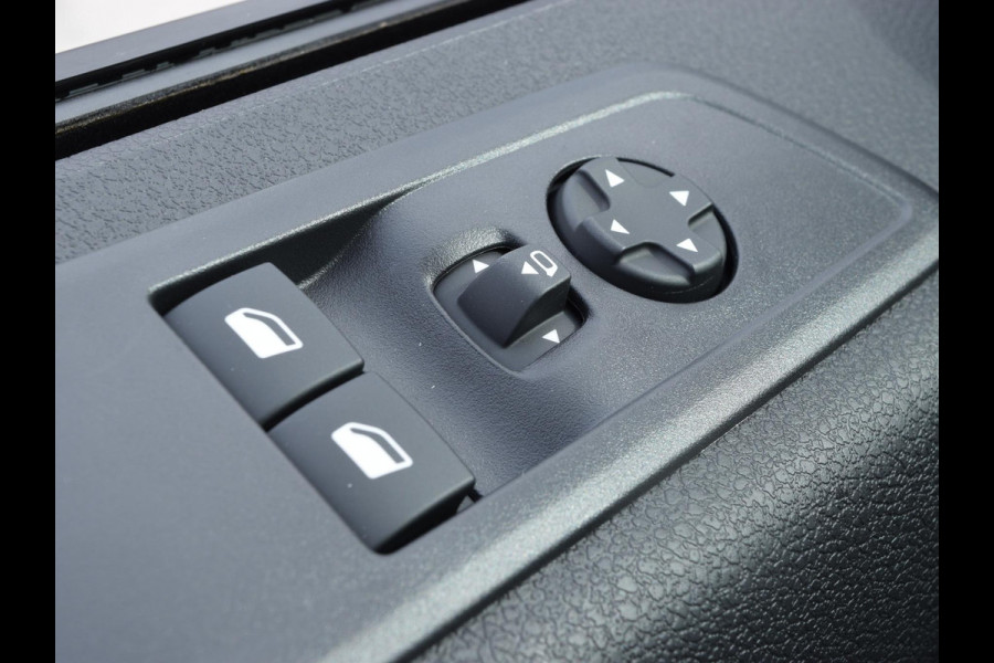 Opel Vivaro Electric L2 75 kWh | tot 8 jaar garantie | laadruimtebetimmering | dodehoek detectie | Apple Carplay | camera | parkeersensoren voor & achter | Comfort scheidingswand | rijklaarprijs