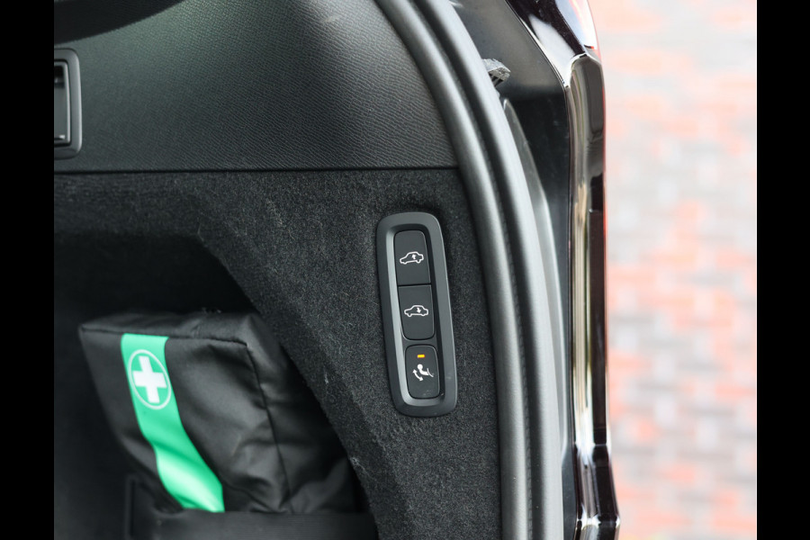 Volvo XC90 T8 AWD Plus Dark | Pano - Trekhaak - Bowers&Wilkins