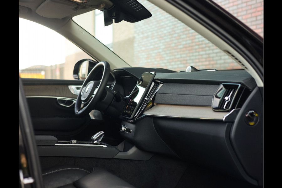 Volvo XC90 T8 AWD Plus Dark | Pano - Trekhaak - Bowers&Wilkins