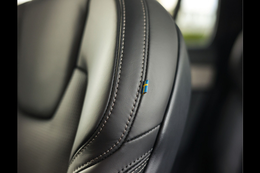Volvo XC90 T8 AWD Plus Dark | Pano - Trekhaak - Bowers&Wilkins
