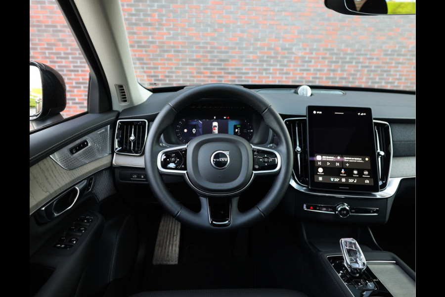 Volvo XC90 T8 AWD Plus Dark | Pano - Trekhaak - Bowers&Wilkins