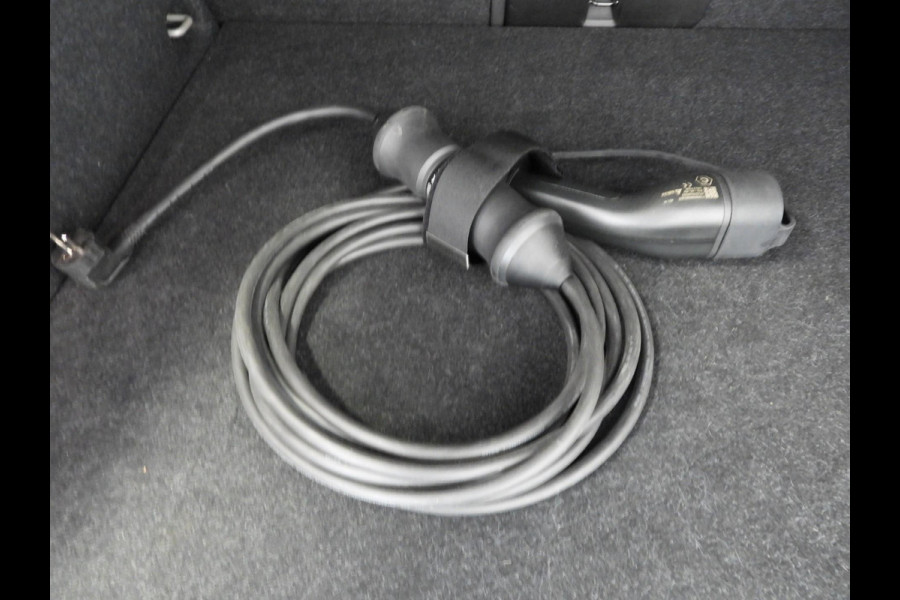 Volvo XC40 1.5 T4 Plug-In Hybrid Core Bright NAVI/CAMERA/LED/18"LMV!