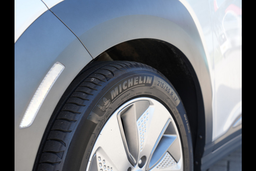Hyundai Kona EV Comfort 64 kWh | Warmtepomp | Cruise control adaptief | Apple Carplay |