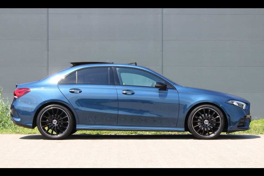 Mercedes-Benz A-Klasse 180 AMG Line Panodak Sfeerlicht !!NIEUWBINNEN!!