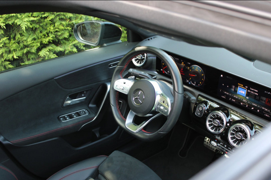 Mercedes-Benz A-Klasse 180 AMG Line Panodak Sfeerlicht !!NIEUWBINNEN!!