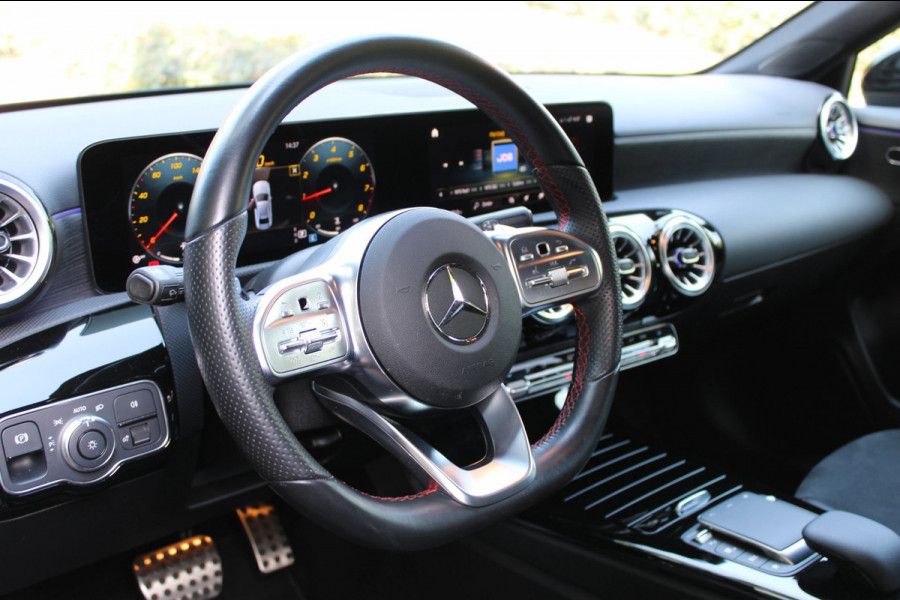 Mercedes-Benz A-Klasse 180 AMG Line Panodak Sfeerlicht !!NIEUWBINNEN!!