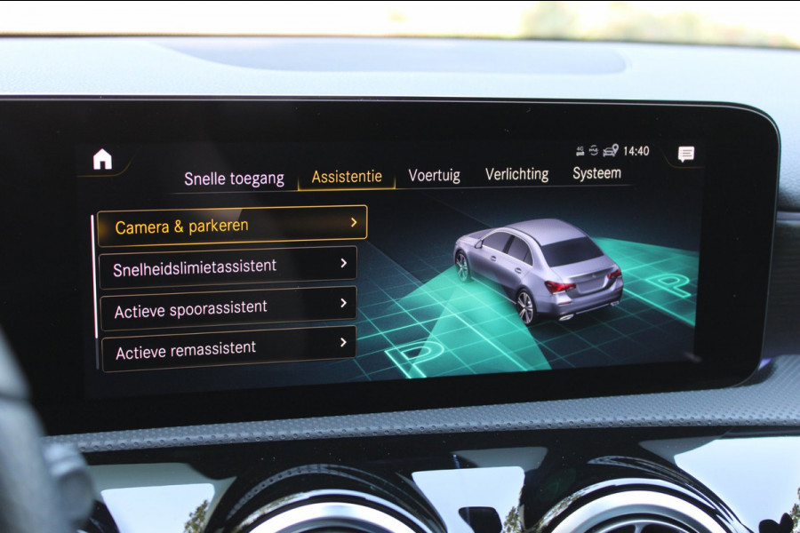 Mercedes-Benz A-Klasse 180 AMG Line Panodak Sfeerlicht !!NIEUWBINNEN!!