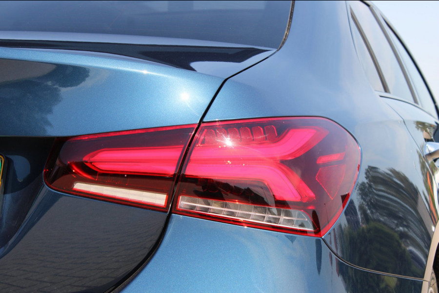 Mercedes-Benz A-Klasse 180 AMG Line Panodak Sfeerlicht !!NIEUWBINNEN!!