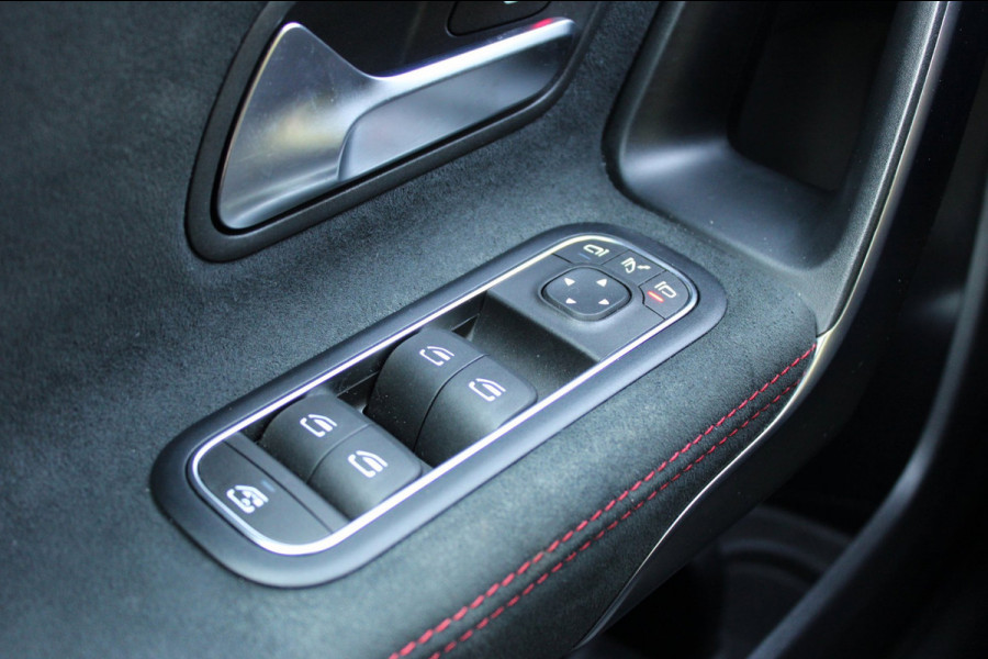 Mercedes-Benz A-Klasse 180 AMG Line Panodak Sfeerlicht !!NIEUWBINNEN!!