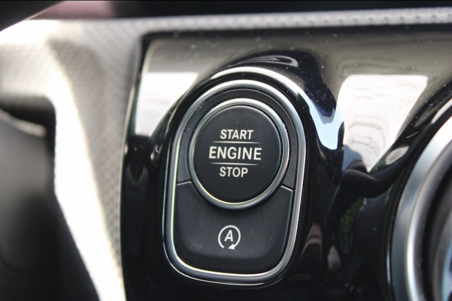 Mercedes-Benz A-Klasse 180 AMG Line Panodak Sfeerlicht !!NIEUWBINNEN!!