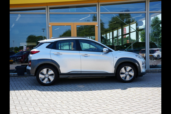 Hyundai Kona EV Comfort 64 kWh | Warmtepomp | Cruise control adaptief | Apple Carplay |