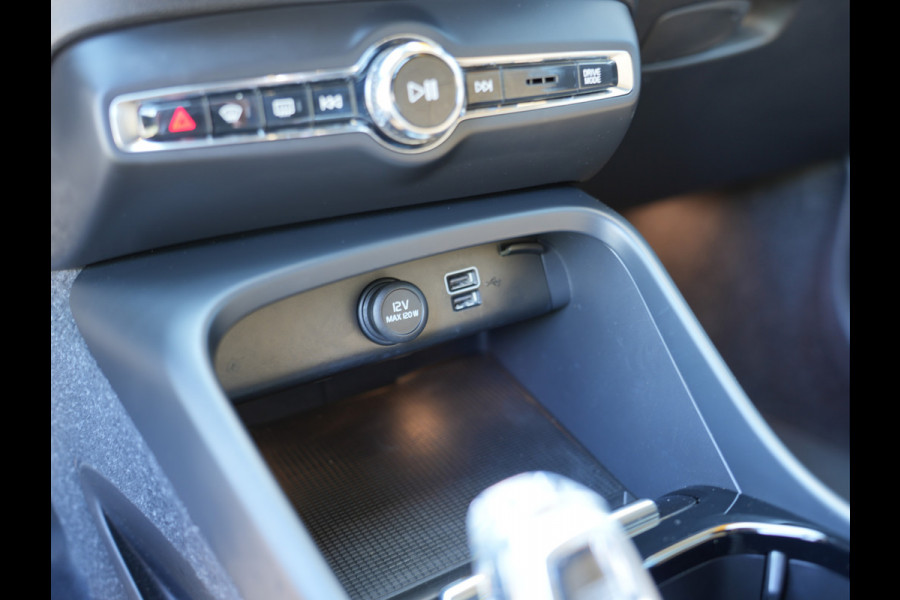 Volvo XC40 1.5 T5 Twin Engine Inscription | Parkeerverwarming | Apple Carplay | Voorstoelen verwarmd |