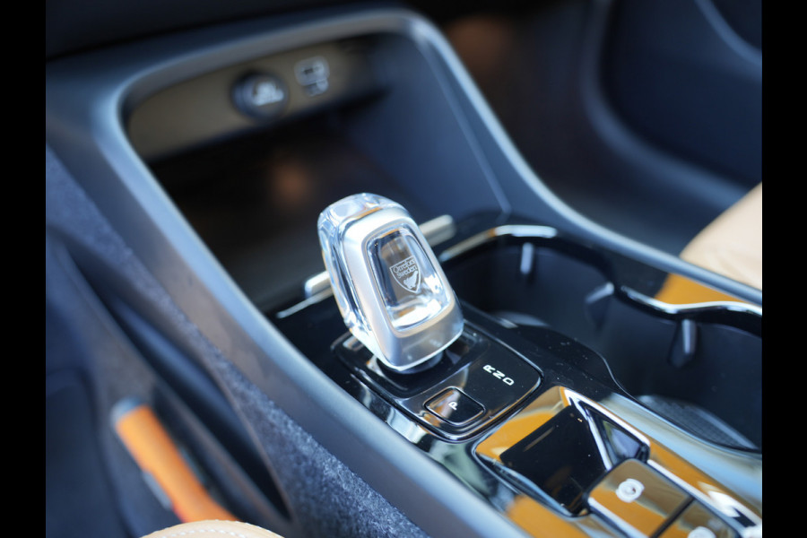 Volvo XC40 1.5 T5 Twin Engine Inscription | Parkeerverwarming | Apple Carplay | Voorstoelen verwarmd |