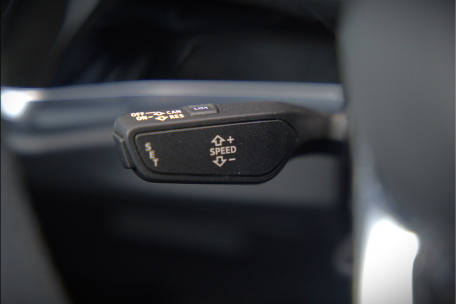 Audi Q3 35 TFSI S Line Pro Line S S-Line | Panoramadak | Stoelverwarming | Camera | Cruise Control | Apple Carplay | Dodehoekdetectie | Navigatie | Parkeersensoren |