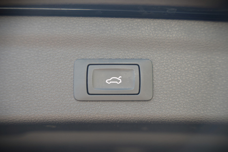 Audi Q3 35 TFSI S Line Pro Line S S-Line | Panoramadak | Stoelverwarming | Camera | Cruise Control | Apple Carplay | Dodehoekdetectie | Navigatie | Parkeersensoren |