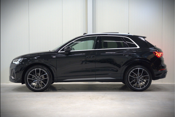 Audi Q3 35 TFSI S Line Pro Line S S-Line | Panoramadak | Stoelverwarming | Camera | Cruise Control | Apple Carplay | Dodehoekdetectie | Navigatie | Parkeersensoren |