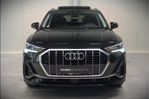 Audi Q3 35 TFSI S Line Pro Line S S-Line | Panoramadak | Stoelverwarming | Camera | Cruise Control | Apple Carplay | Dodehoekdetectie | Navigatie | Parkeersensoren |