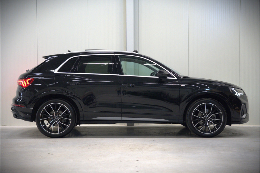 Audi Q3 35 TFSI S Line Pro Line S S-Line | Panoramadak | Stoelverwarming | Camera | Cruise Control | Apple Carplay | Dodehoekdetectie | Navigatie | Parkeersensoren |