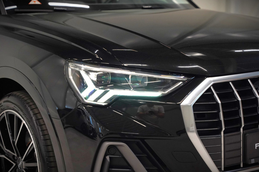 Audi Q3 35 TFSI S Line Pro Line S S-Line | Panoramadak | Stoelverwarming | Camera | Cruise Control | Apple Carplay | Dodehoekdetectie | Navigatie | Parkeersensoren |