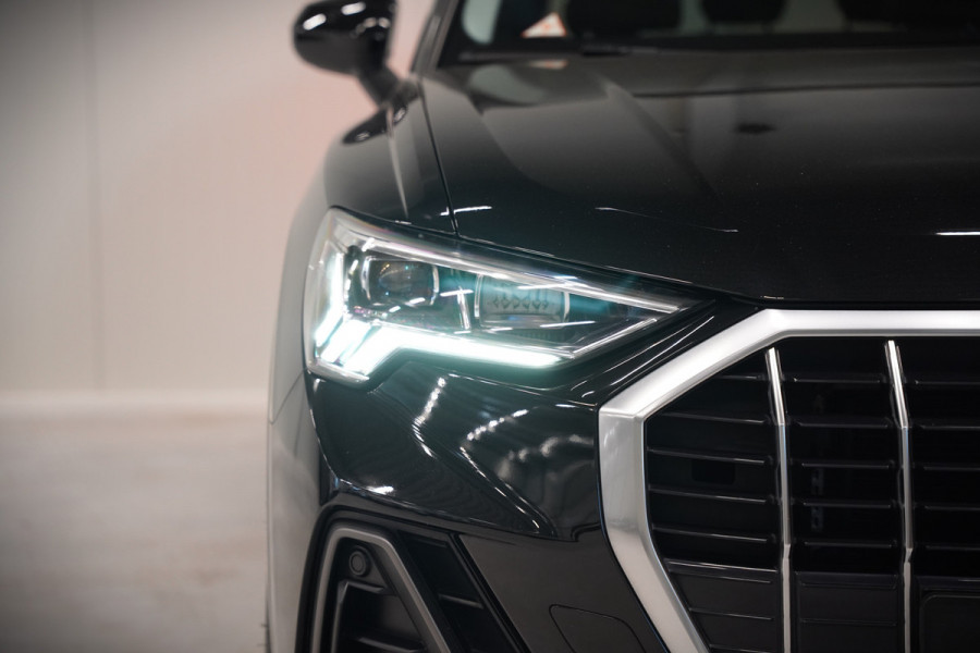 Audi Q3 35 TFSI S Line Pro Line S S-Line | Panoramadak | Stoelverwarming | Camera | Cruise Control | Apple Carplay | Dodehoekdetectie | Navigatie | Parkeersensoren |