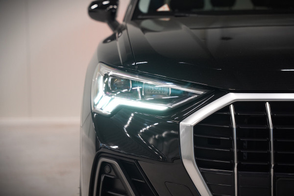 Audi Q3 35 TFSI S Line Pro Line S S-Line | Panoramadak | Stoelverwarming | Camera | Cruise Control | Apple Carplay | Dodehoekdetectie | Navigatie | Parkeersensoren |