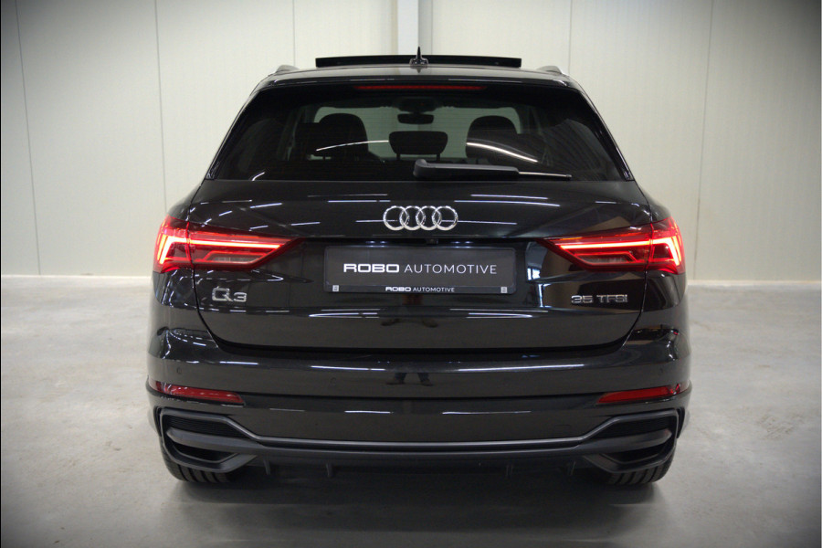 Audi Q3 35 TFSI S Line Pro Line S S-Line | Panoramadak | Stoelverwarming | Camera | Cruise Control | Apple Carplay | Dodehoekdetectie | Navigatie | Parkeersensoren |