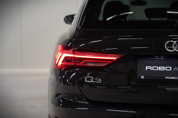 Audi Q3 35 TFSI S Line Pro Line S S-Line | Panoramadak | Stoelverwarming | Camera | Cruise Control | Apple Carplay | Dodehoekdetectie | Navigatie | Parkeersensoren |