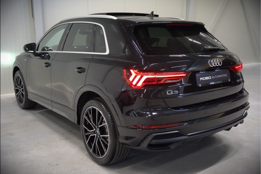 Audi Q3 35 TFSI S Line Pro Line S S-Line | Panoramadak | Stoelverwarming | Camera | Cruise Control | Apple Carplay | Dodehoekdetectie | Navigatie | Parkeersensoren |