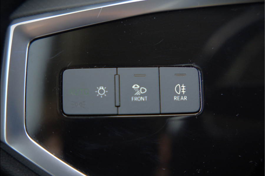 Audi Q3 35 TFSI S Line Pro Line S S-Line | Panoramadak | Stoelverwarming | Camera | Cruise Control | Apple Carplay | Dodehoekdetectie | Navigatie | Parkeersensoren |
