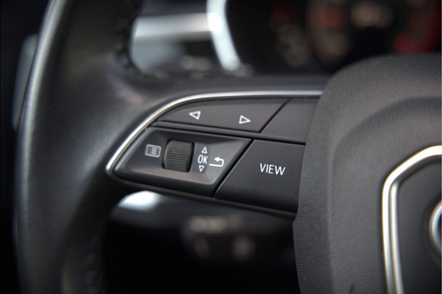 Audi Q3 35 TFSI S Line Pro Line S S-Line | Panoramadak | Stoelverwarming | Camera | Cruise Control | Apple Carplay | Dodehoekdetectie | Navigatie | Parkeersensoren |