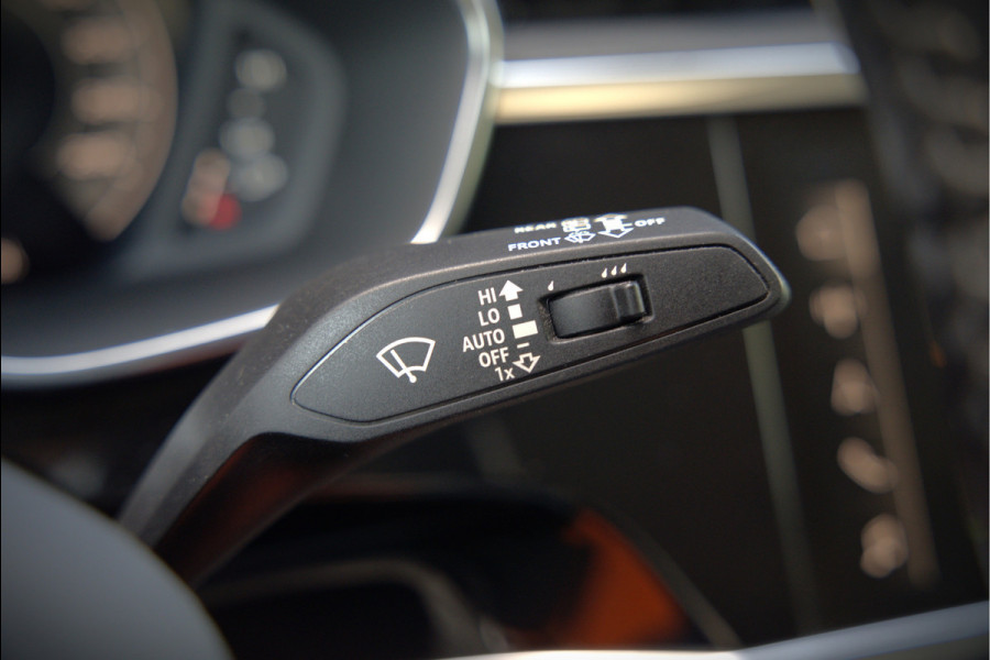 Audi Q3 35 TFSI S Line Pro Line S S-Line | Panoramadak | Stoelverwarming | Camera | Cruise Control | Apple Carplay | Dodehoekdetectie | Navigatie | Parkeersensoren |