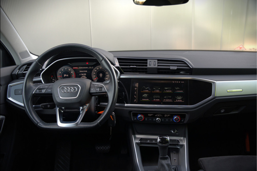 Audi Q3 35 TFSI S Line Pro Line S S-Line | Panoramadak | Stoelverwarming | Camera | Cruise Control | Apple Carplay | Dodehoekdetectie | Navigatie | Parkeersensoren |