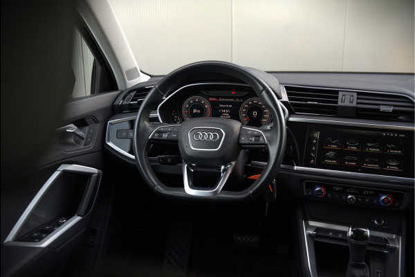 Audi Q3 35 TFSI S Line Pro Line S S-Line | Panoramadak | Stoelverwarming | Camera | Cruise Control | Apple Carplay | Dodehoekdetectie | Navigatie | Parkeersensoren |